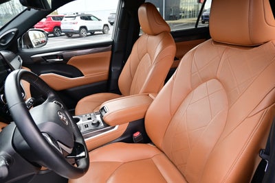 2023 Toyota Highlander Platinum