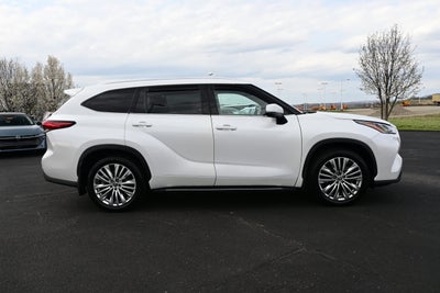 2023 Toyota Highlander Platinum